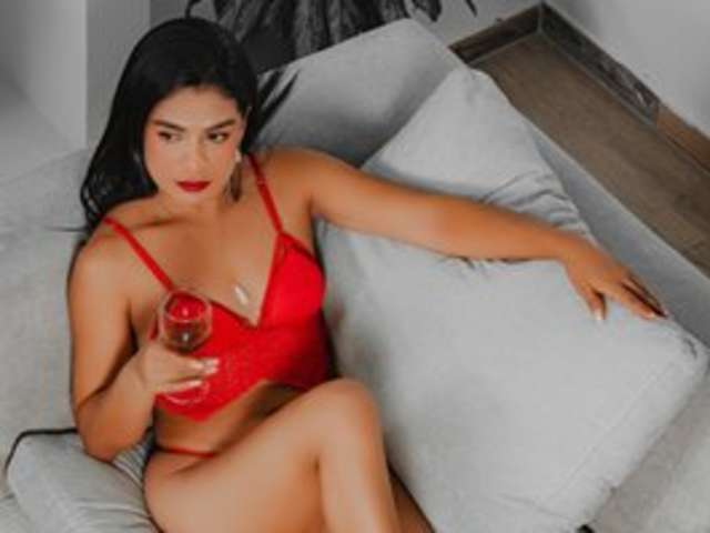 go to chat with hannah-gray