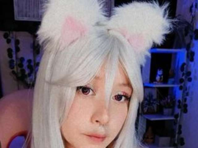 go to chat with hellenbunnyx