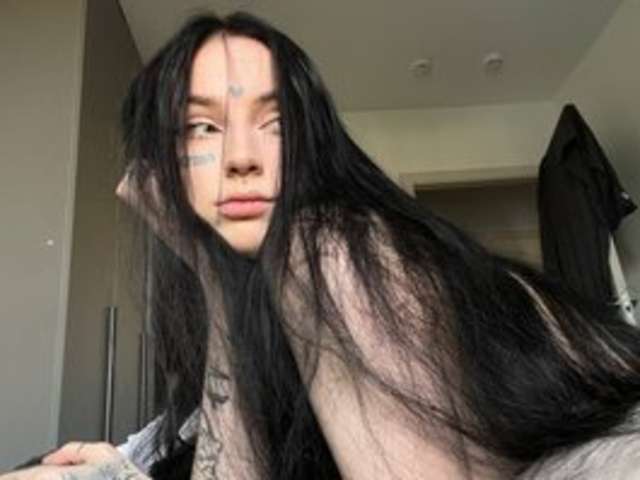 go to chat with heyitskira