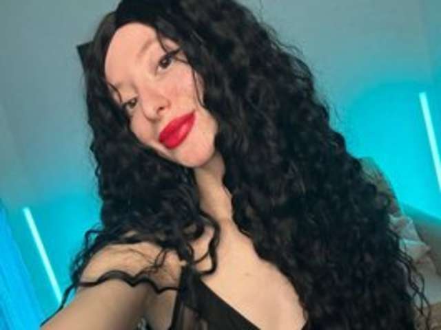 go to chat with holyharlot