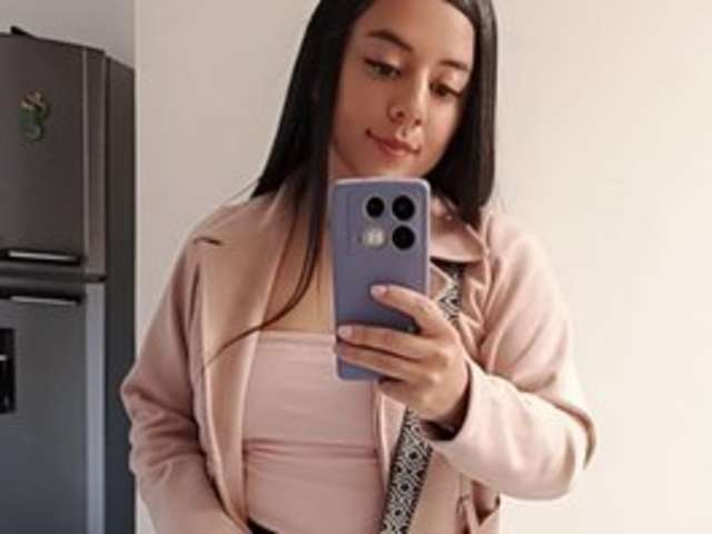 go to chat with jazmin-white