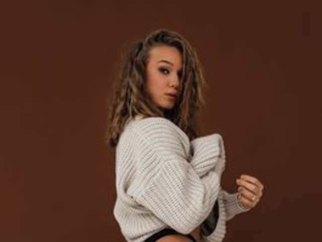 go to chat with karenmorris