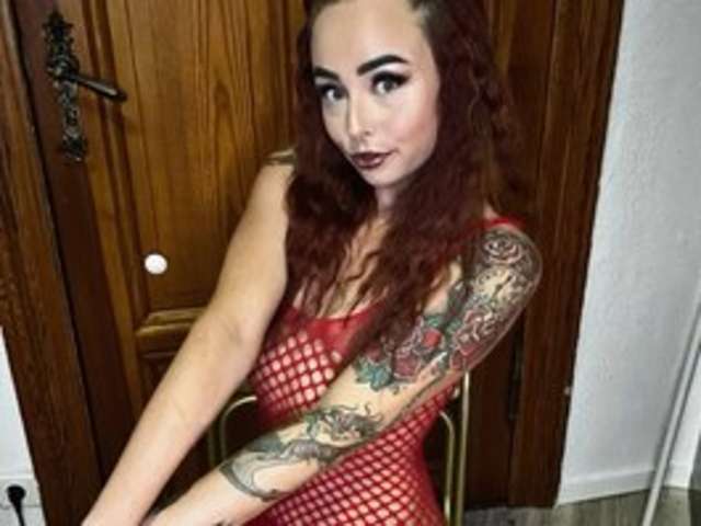go to chat with layla-foxx