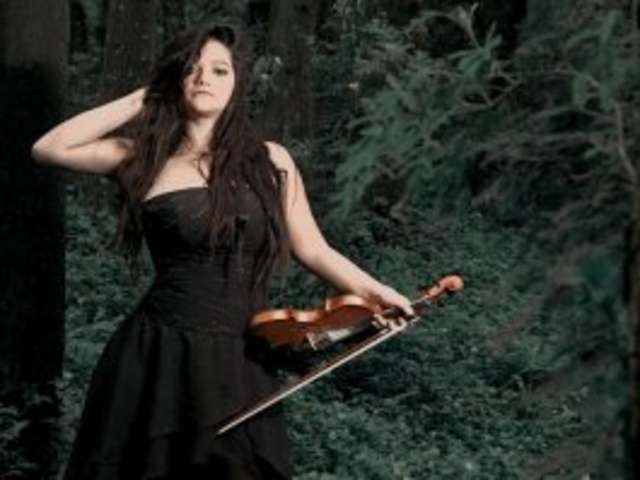 go to chat with leilamendez
