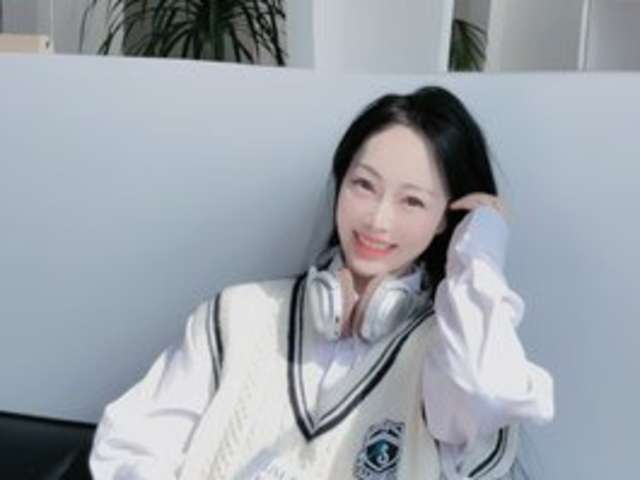 go to chat with liana-36c-173