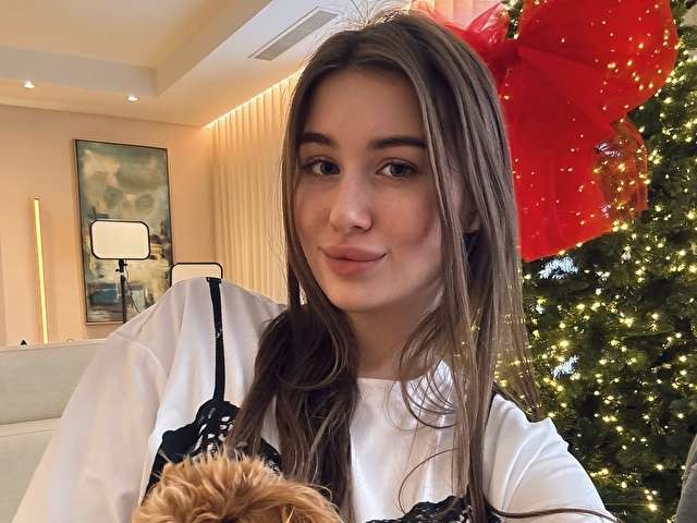 go to chat with lillycolins3
