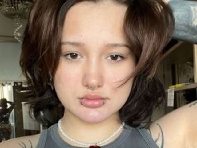 go to chat with littlewetgirl