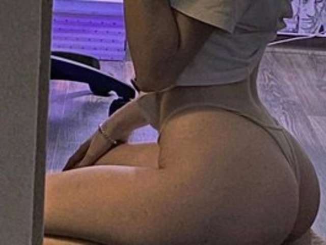 LOLLY_LIPS amateur webcam photo