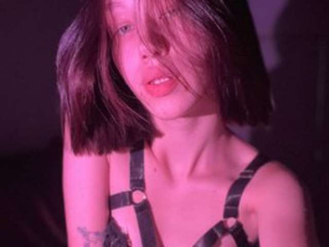 go to chat with lyricssa