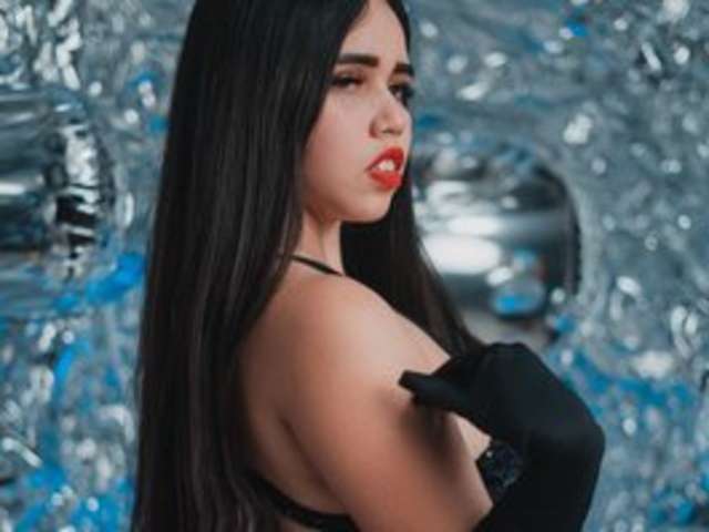go to chat with melaniecooperr