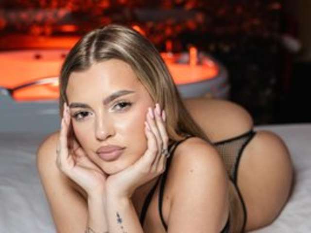 go to chat with miastarr