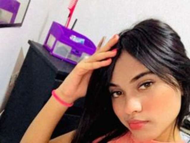 go to chat with nicolle-sanders