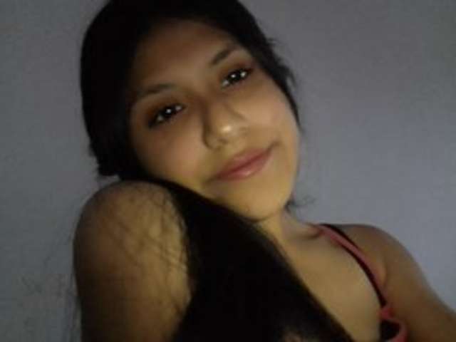 go to chat with petite-paola