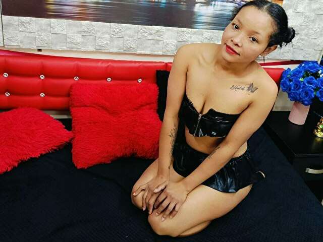 go to chat with petitsluty