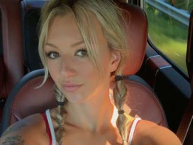 go to chat with playwithdakota
