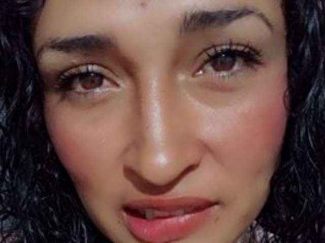 go to chat with roxanaval17