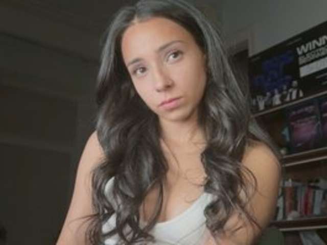 go to chat with roxieflexie