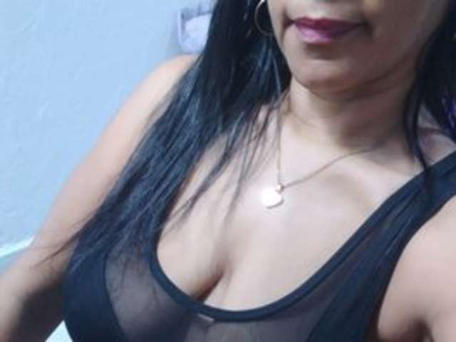 go to chat with sarah-hot