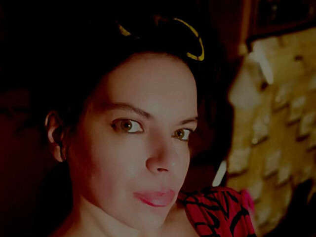 go to chat with saralua