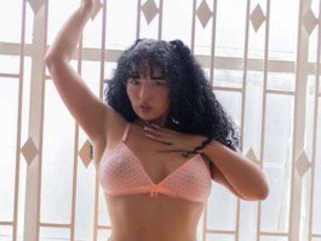 go to chat with sofiacowperx