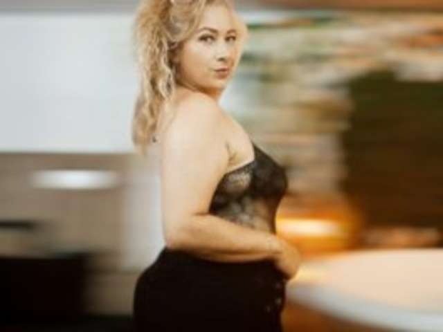 go to chat with sofiacurvy