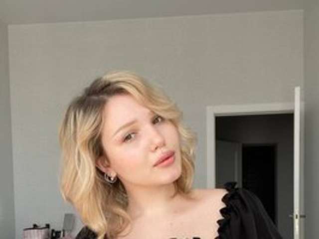 go to chat with swettyholly