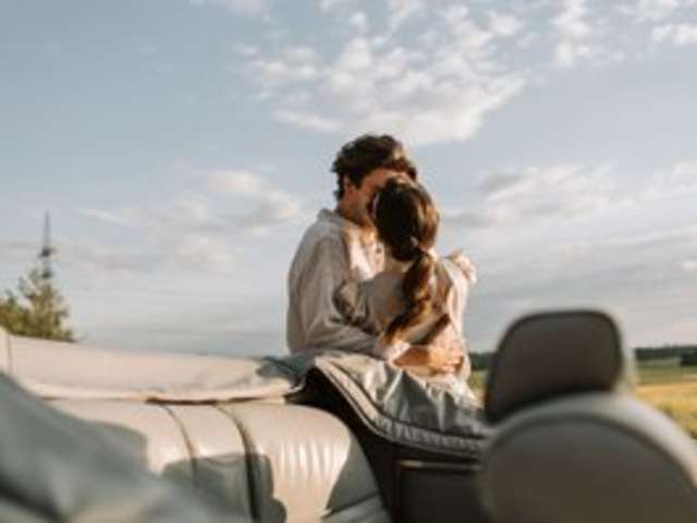 go to chat with tattoo-couple