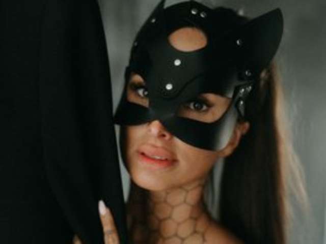 go to chat with tattooedKika