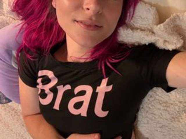 go to chat with thatLanababe