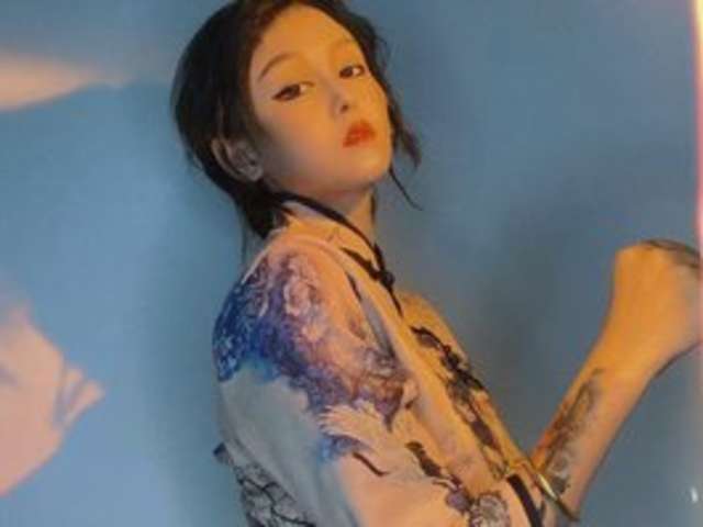 go to chat with tinaya1122