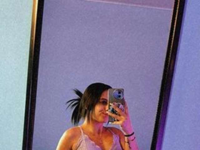 go to chat with valeria-ponce-
