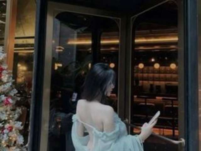 go to chat with vivian9