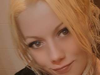 GEILBLONDJE amateur webcam photo