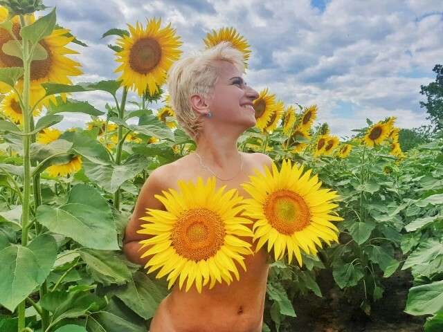 HOTCAMLIVE free hard sexy photo