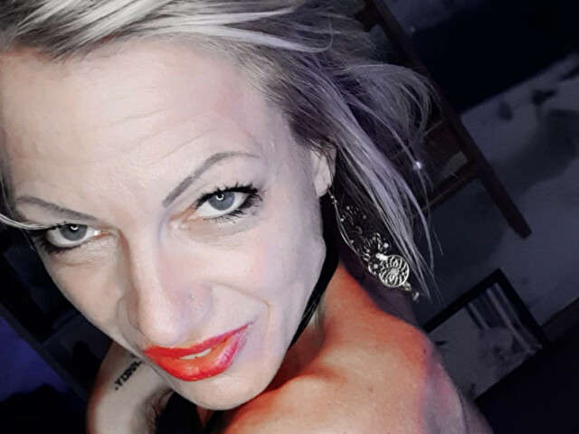 TROPHYMILF free sexy photo
