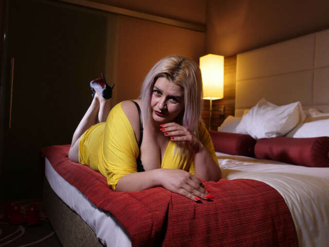 NAUGHTYELISA free sexy photo