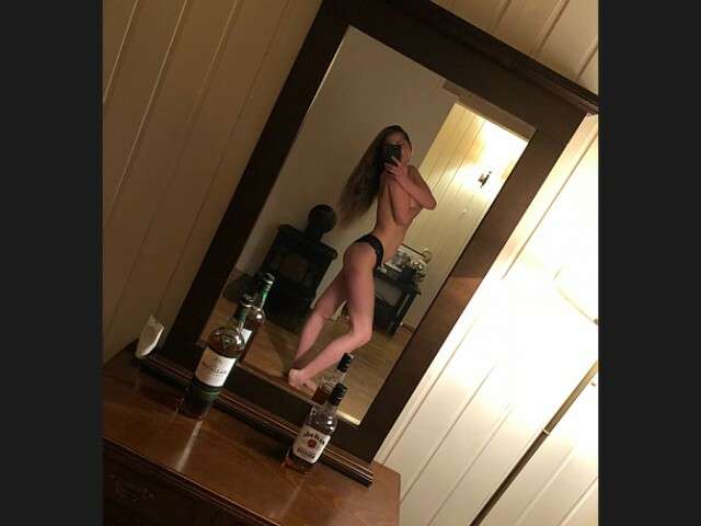 SMILEHERE free hard sexy photo