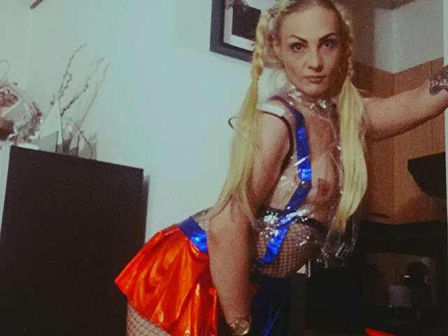 FOXY69 free hard sexy photo