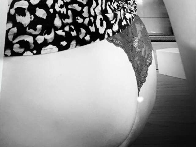 LOVEMYCURVES free sexy photo