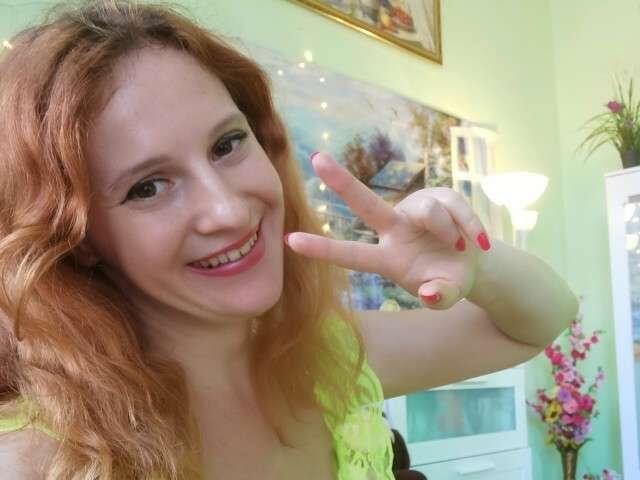LADYBIGSMILE free sexy photo