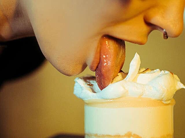 BAISER free sexy photo