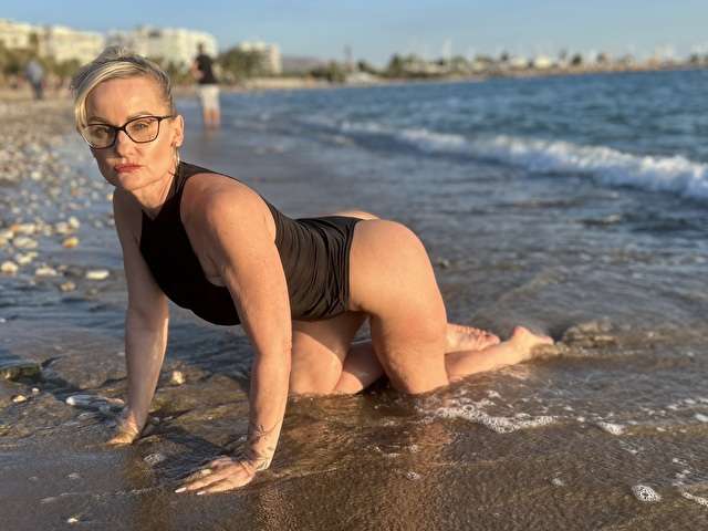 DARYNA free sexy photo
