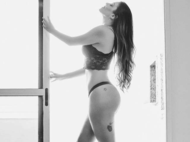 CAROLIEN93 free sexy photo