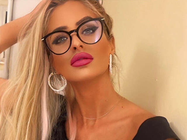 PETITEELISE free sexy photo
