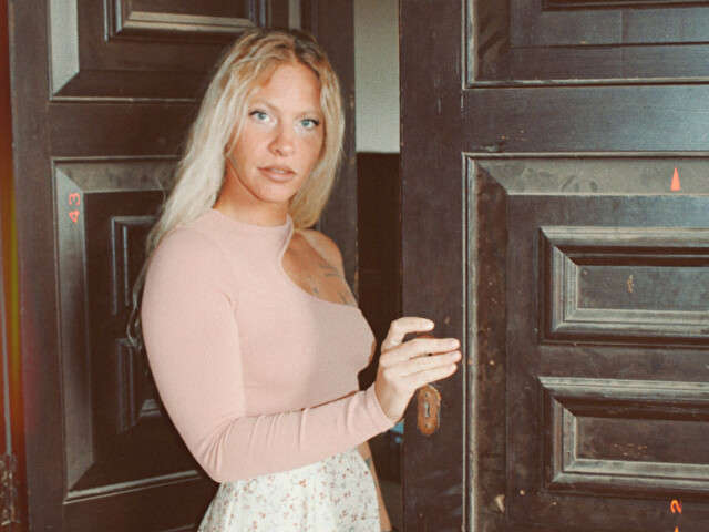SWEETAMELIE free sexy photo