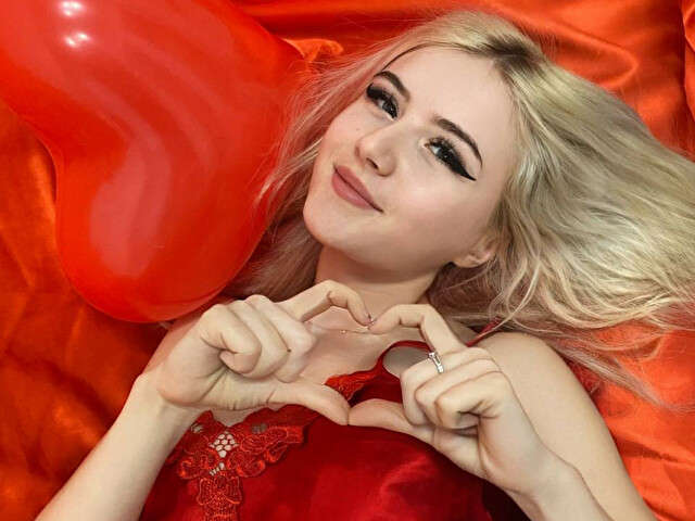 AMILICUTTIE free sexy photo