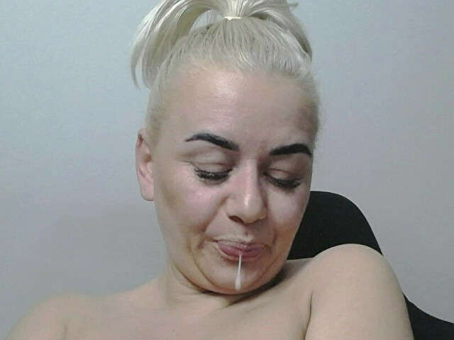 HORNYVICKY free hard sexy photo