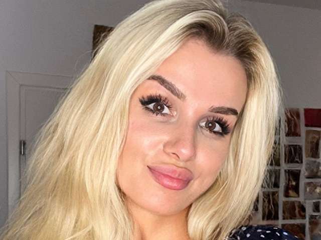 CORNELIAA22 free sexy photo