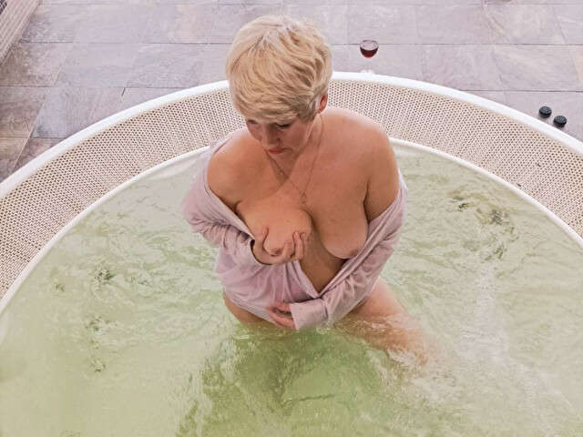 BLONDNELLY free hard sexy photo