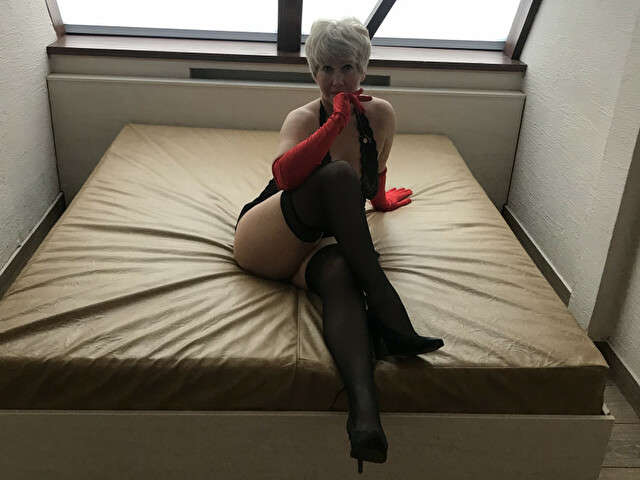 BLONDNELLY free hard sexy photo